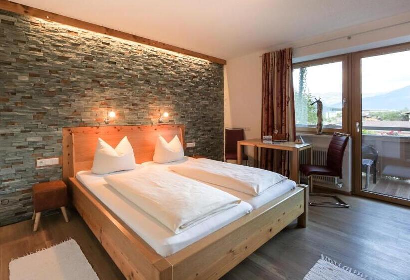 اتاق لوکس با بالکن, Simone S Platzerl