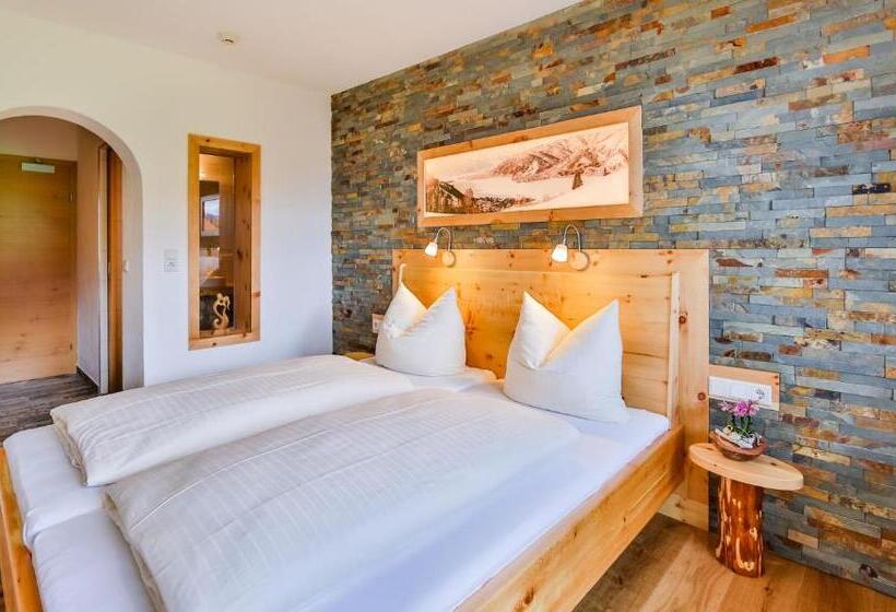 اتاق لوکس با بالکن, Simone S Platzerl