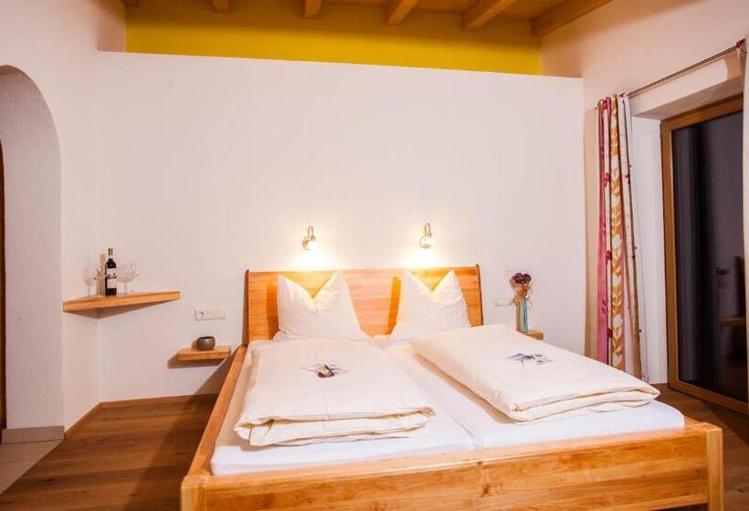 اتاق لوکس با بالکن, Simone S Platzerl