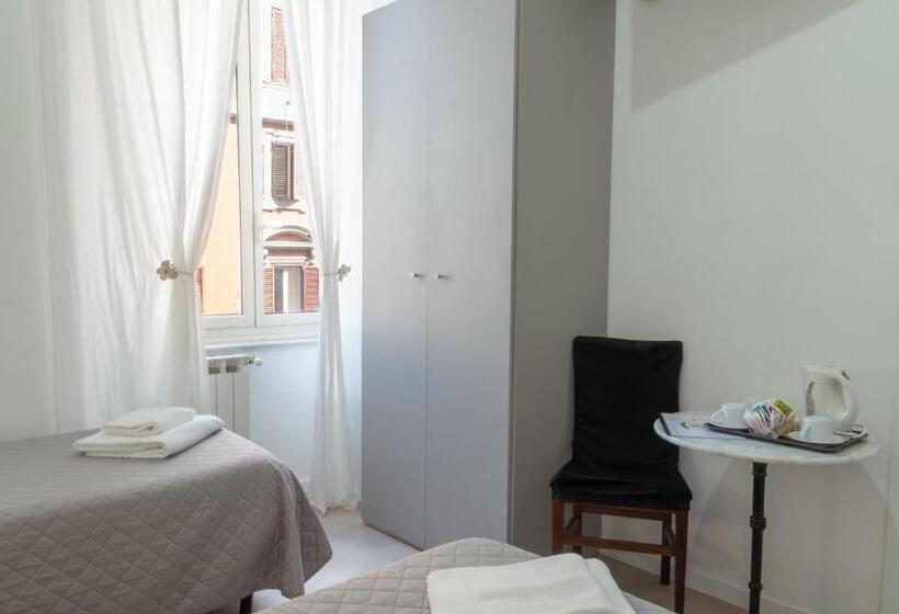 Habitación Triple Estándar, Sol Levante
