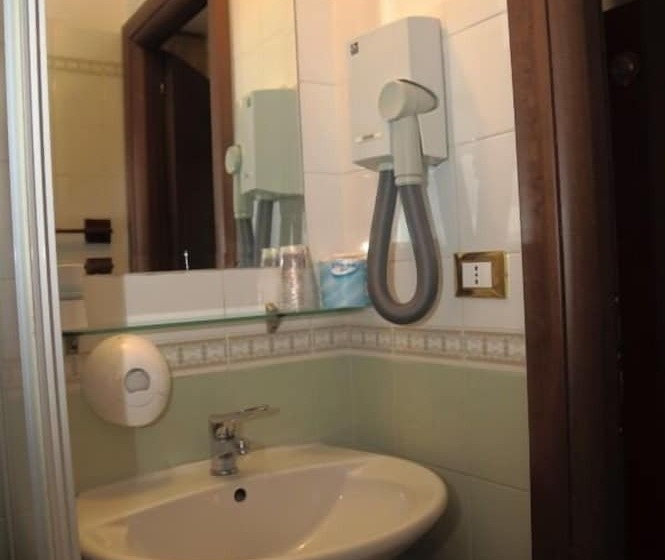 Habitación Triple Estándar, Sol Levante