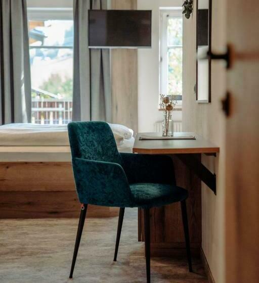 اتاق خانوادگی, Lerchs Land