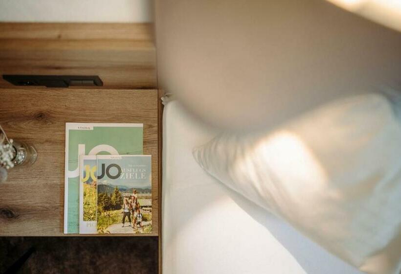 اتاق خانوادگی, Lerchs Land