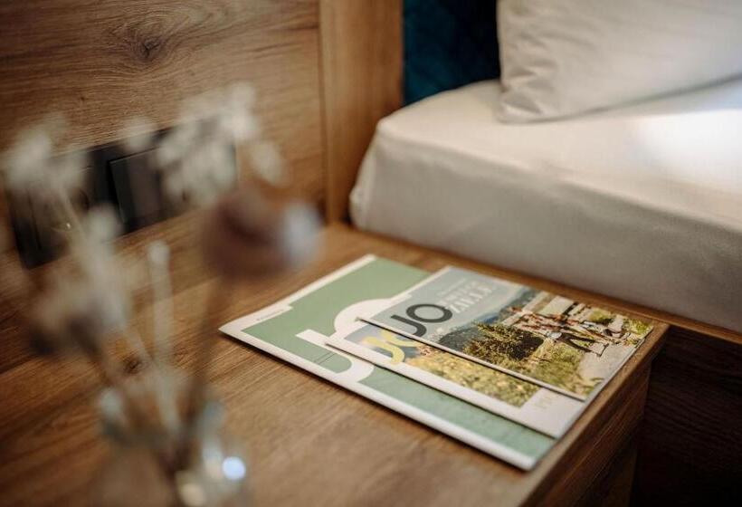 اتاق خانوادگی, Lerchs Land