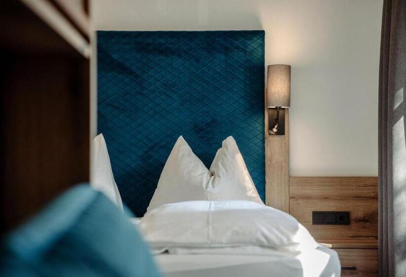 اتاق خانوادگی, Lerchs Land