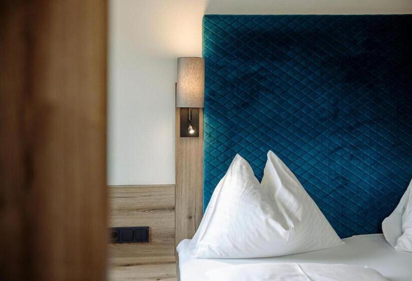 اتاق خانوادگی, Lerchs Land