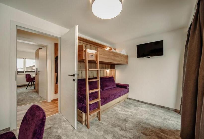 سوییت خانوادگی, Lerchs Land