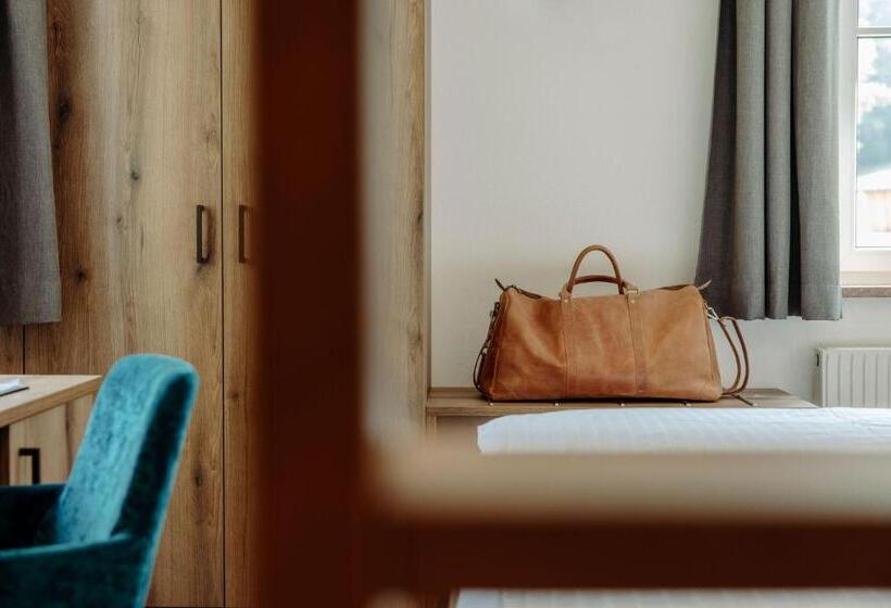 اتاق خانوادگی, Lerchs Land