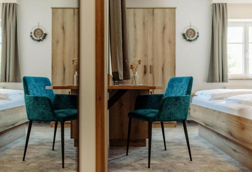 اتاق خانوادگی, Lerchs Land