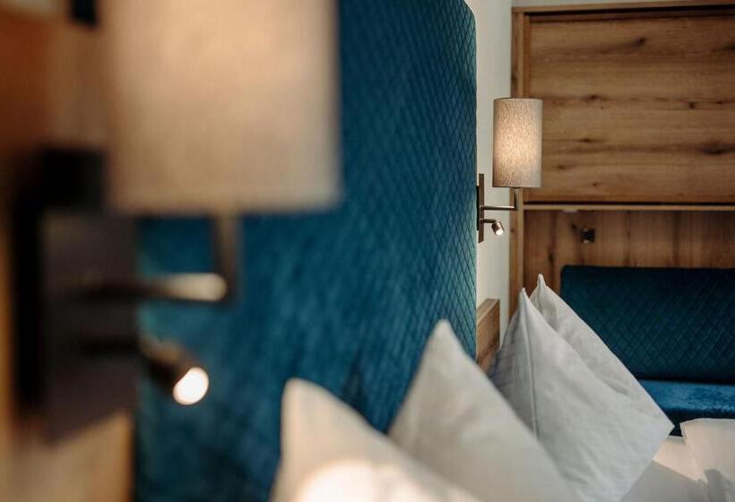 اتاق خانوادگی, Lerchs Land