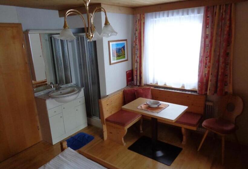 اتاق لوکس با بالکن, Matzenhof