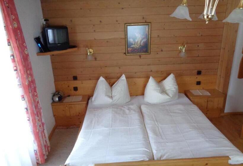 اتاق لوکس با بالکن, Matzenhof