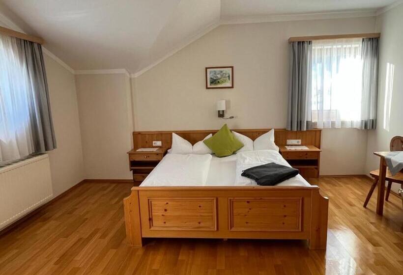 شقة غرفة واحدة, Mittersteghof