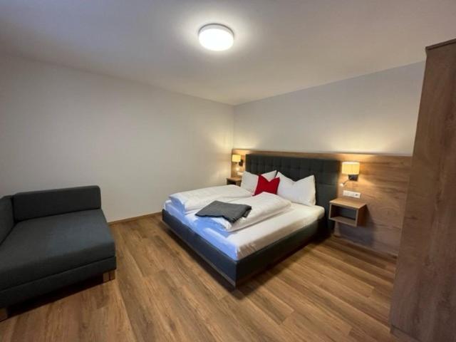 شقة غرفتين, Mittersteghof