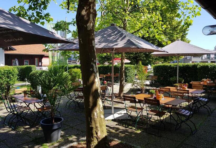 标准三人间, Gasthof Zur Strass