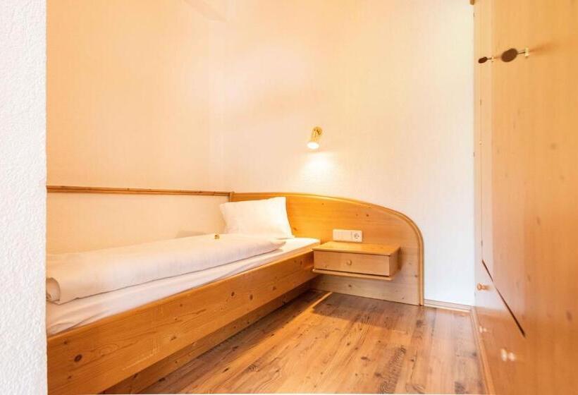 غرفة قياسية ثلاثية مزودة بشرفة, Guesthouse Dalnig