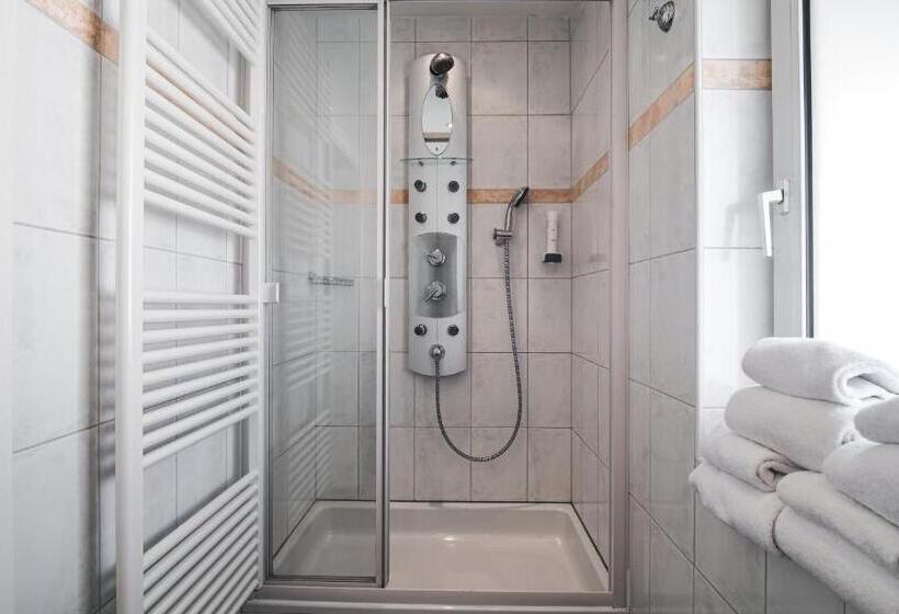 جناح, Guesthouse Dalnig