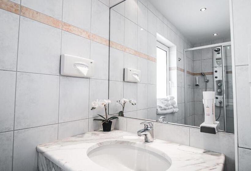 جناح, Guesthouse Dalnig