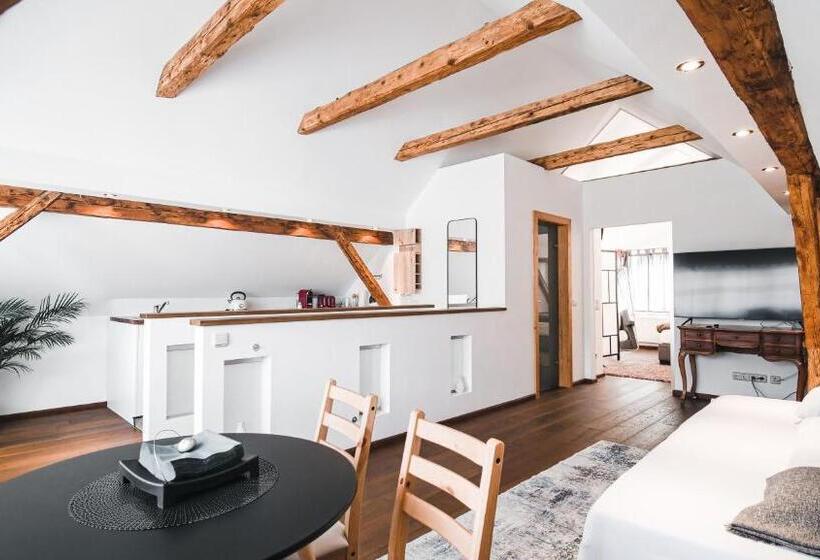 جناح جونيور, Guesthouse Dalnig