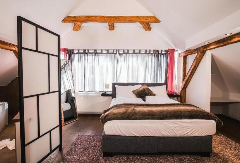 جناح جونيور, Guesthouse Dalnig