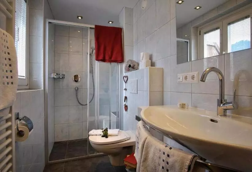 レイクビュースタンダードルーム, Seehotel & Seeapartments Kärntnerhof  Direkt Am See!