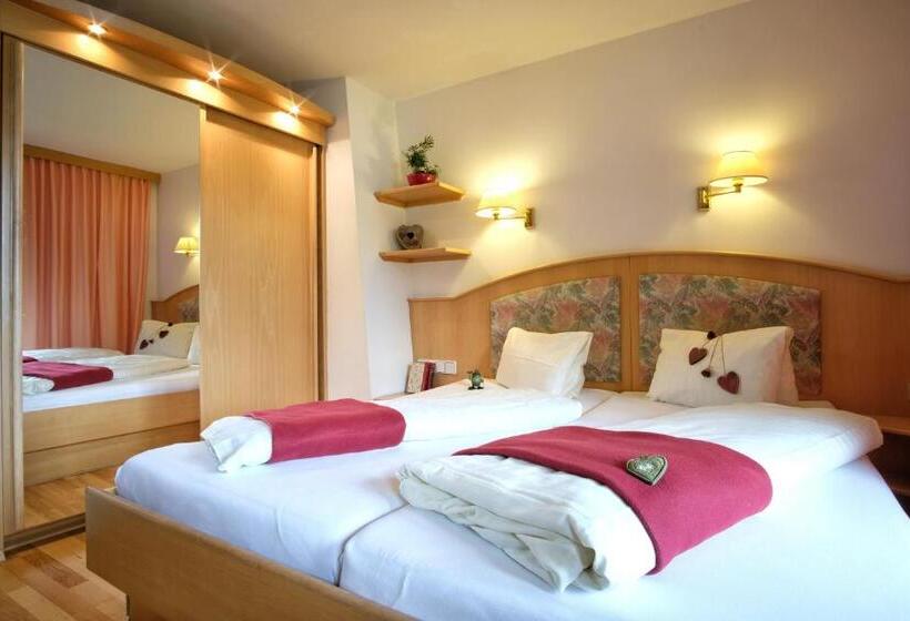 غرفة كلاسيكية مع بلكونة, Seehotel & Seeapartments Kärntnerhof  Direkt Am See!