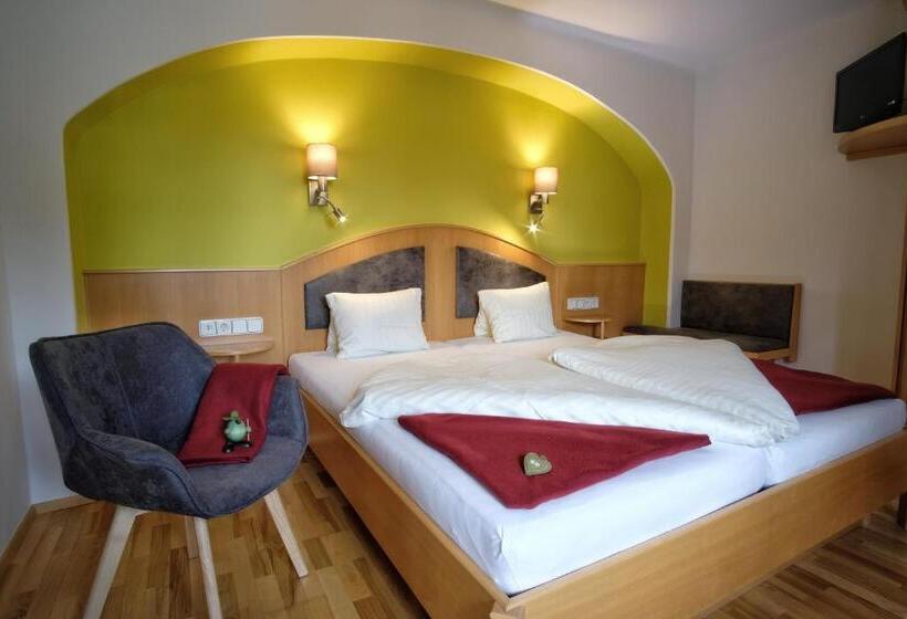 Suite with lake view, Seehotel & Seeapartments Kärntnerhof  Direkt Am See!