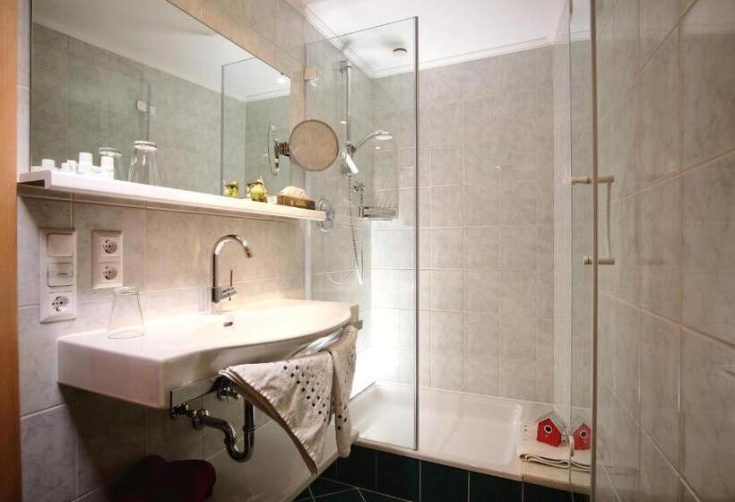 غرفة قياسية مطلة على الجبل, Seehotel & Seeapartments Kärntnerhof  Direkt Am See!