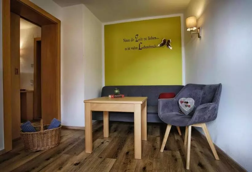 キングサイズベッドのスイートルーム, Seehotel & Seeapartments Kärntnerhof  Direkt Am See!