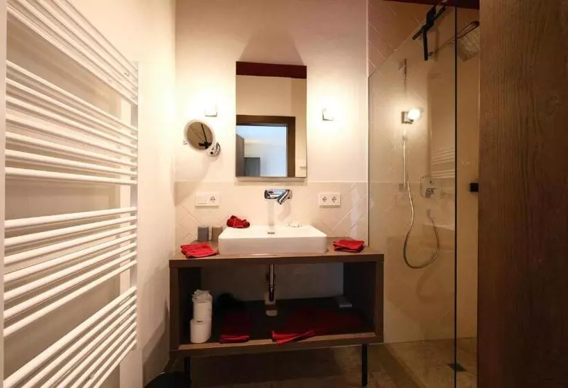 ガーデンビュースタンダードルーム, Seehotel & Seeapartments Kärntnerhof  Direkt Am See!