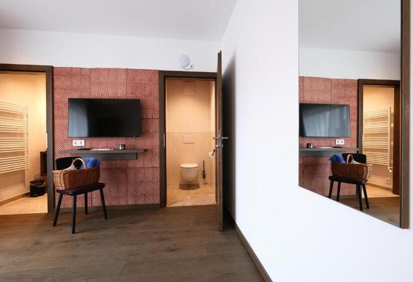 غرفة قياسية مطلّة علي الحديقة, Seehotel & Seeapartments Kärntnerhof  Direkt Am See!