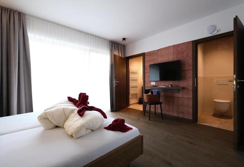 غرفة قياسية مطلّة علي الحديقة, Seehotel & Seeapartments Kärntnerhof  Direkt Am See!