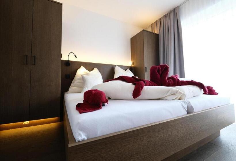 غرفة قياسية مطلّة علي الحديقة, Seehotel & Seeapartments Kärntnerhof  Direkt Am See!