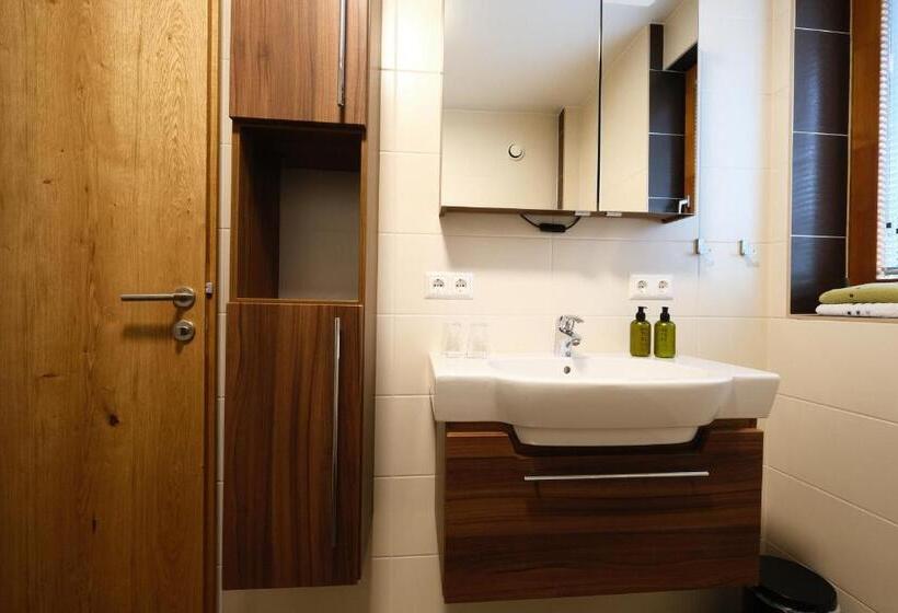 إستوديو قياسى, Seehotel & Seeapartments Kärntnerhof  Direkt Am See!