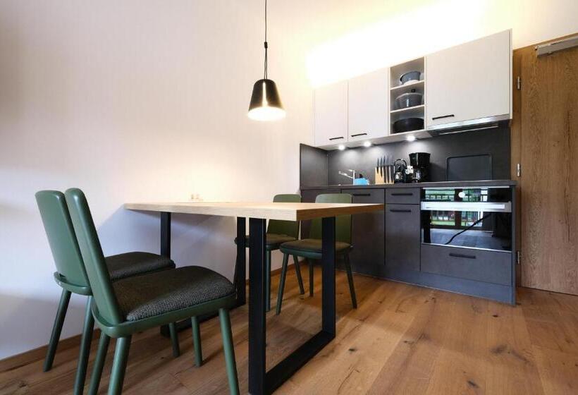 إستوديو قياسى, Seehotel & Seeapartments Kärntnerhof  Direkt Am See!