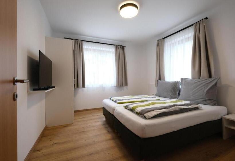 شقة غرفة واحدة مزودة بتراس, Seehotel & Seeapartments Kärntnerhof  Direkt Am See!