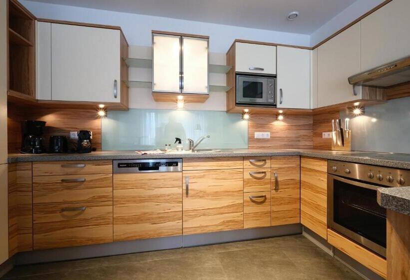 شقة غرفة واحدة مزودة بتراس, Seehotel & Seeapartments Kärntnerhof  Direkt Am See!