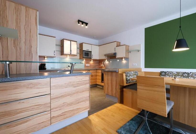 شقة غرفة واحدة مزودة بتراس, Seehotel & Seeapartments Kärntnerhof  Direkt Am See!