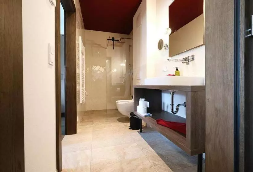 庭の見える１ベッドルームアパートメント, Seehotel & Seeapartments Kärntnerhof  Direkt Am See!