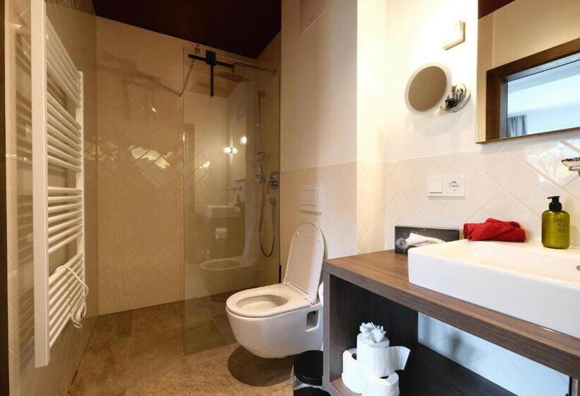 شقة غرفة واحدة مطلة على الحديقة, Seehotel & Seeapartments Kärntnerhof  Direkt Am See!