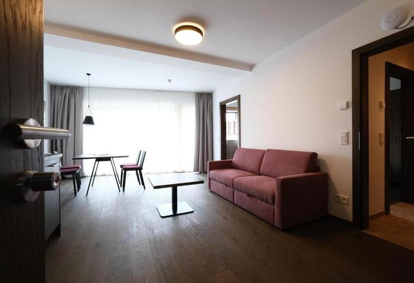 庭の見える１ベッドルームアパートメント, Seehotel & Seeapartments Kärntnerhof  Direkt Am See!