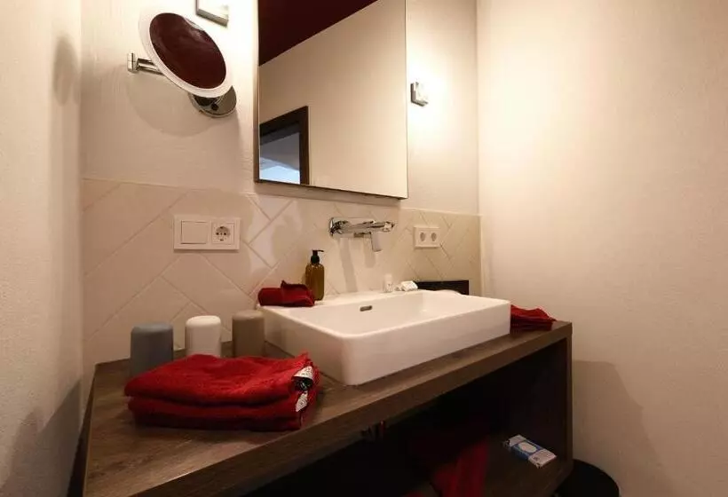 １階の１ベッドルームアパートメント, Seehotel & Seeapartments Kärntnerhof  Direkt Am See!