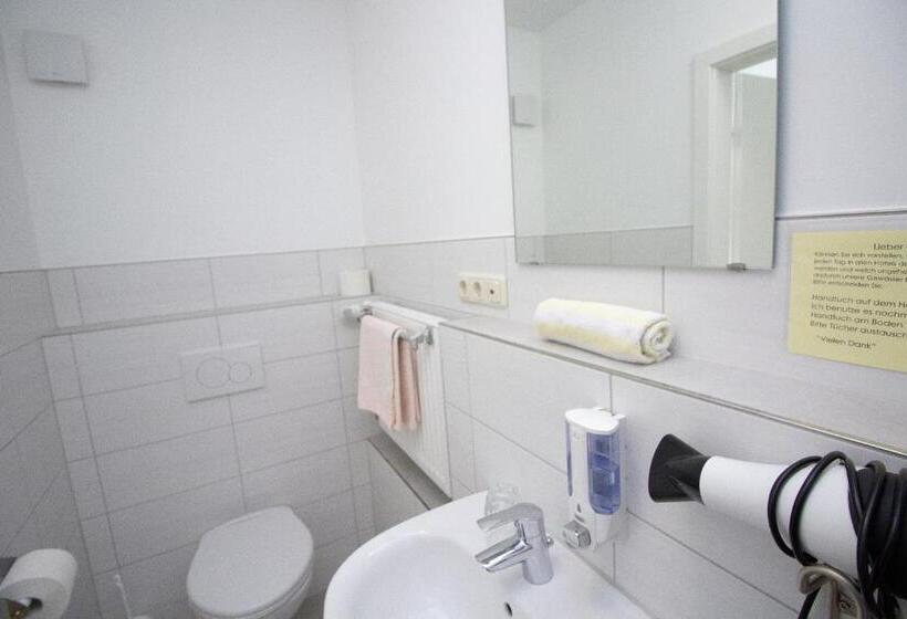 Standard Enkelrum, Pension Eichschmid / Röll´n Biergarten