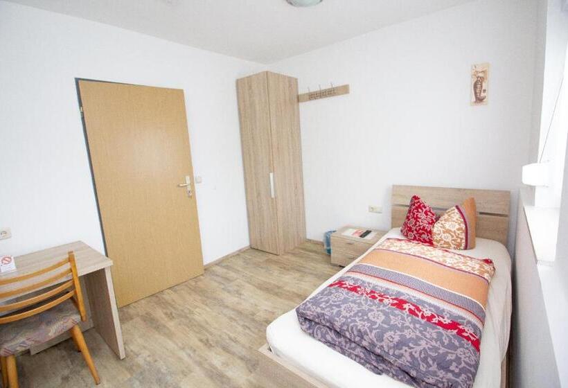 Standard Enkelrum, Pension Eichschmid / Röll´n Biergarten