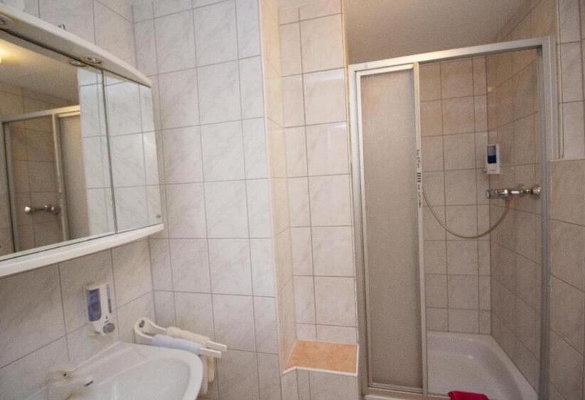 Standardrum, Pension Eichschmid / Röll´n Biergarten