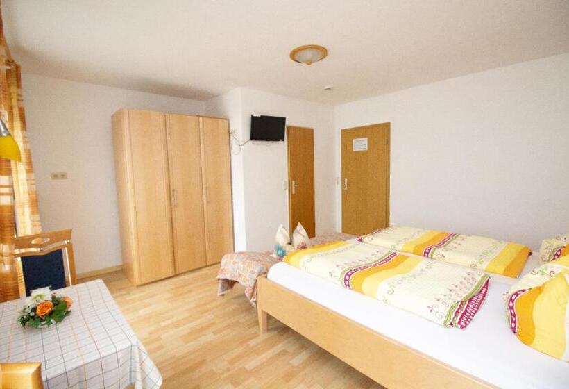 Standardrum, Pension Eichschmid / Röll´n Biergarten