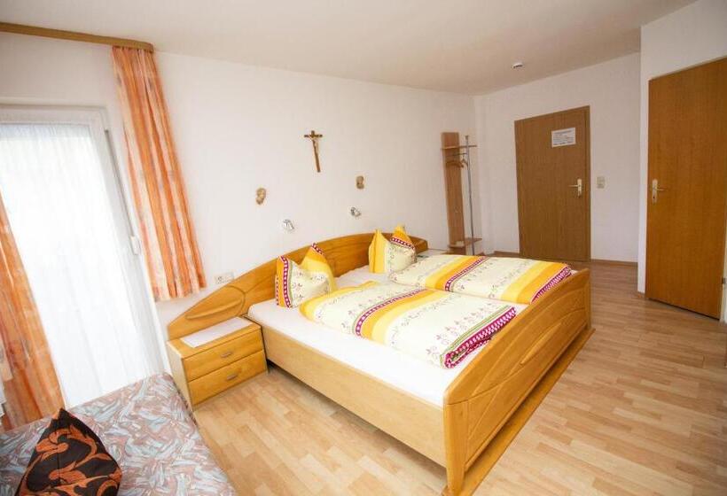 Standardrum, Pension Eichschmid / Röll´n Biergarten