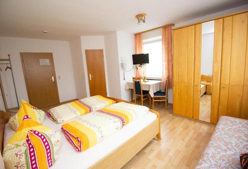 Standardrum, Pension Eichschmid / Röll´n Biergarten