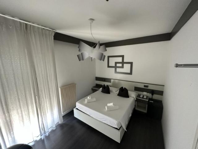 غرفة قياسية, Athos