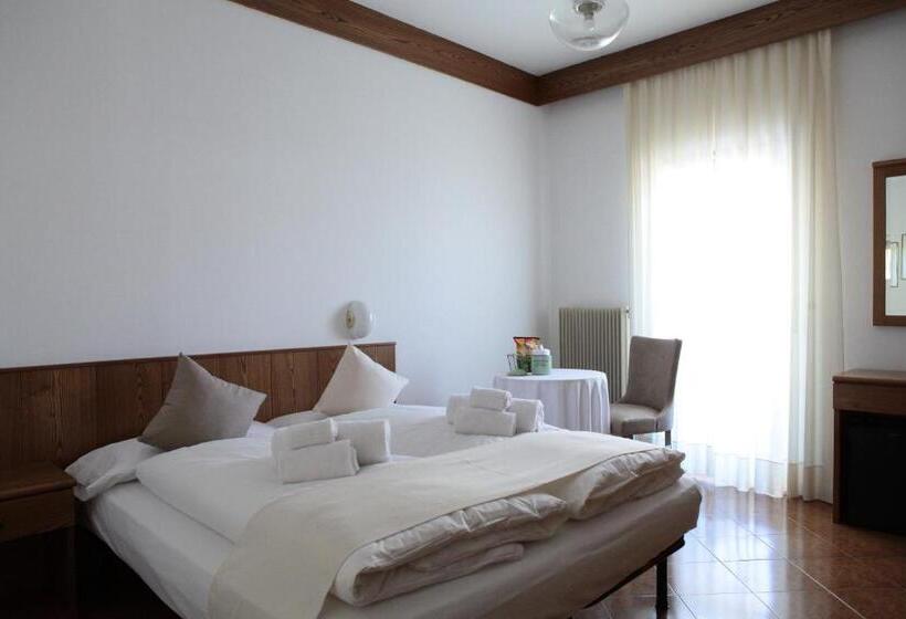 Quarto Estandar, Athos